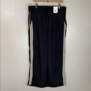 NWT Xersion Black and Tan Jogger Windpant